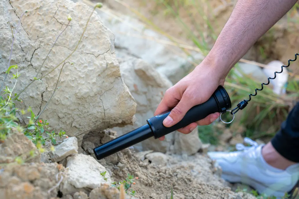 Groundtech Groundtech IQ Pointer Pulse İndüksiyon Pinpointer Noktalama Dedektörü (360° Algılama, Su Geçirmez, Dahili Fener, Dalış/Gizlilik Modu)
